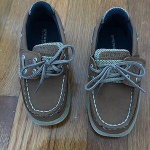 Only worn once , great condition! Smoke free and pet free home